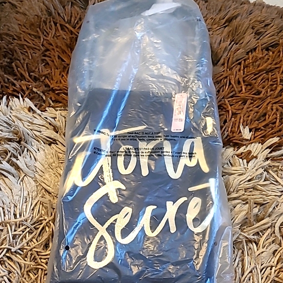 Victoria's Secret bag - Picture 5 of 5